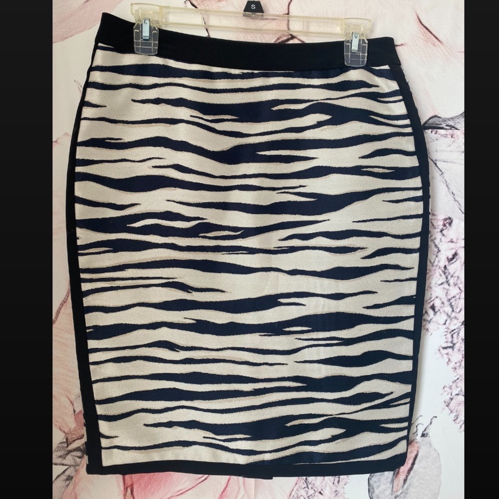 Ann Taylor wave print skirt size 2 NWT